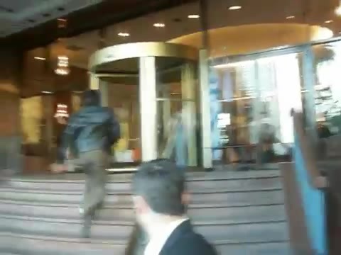 Demi Lovato Saludando en el hotel Radisson Uruguay 29_04_12 1402