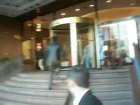 Demi Lovato Saludando en el hotel Radisson Uruguay 29_04_12 1409