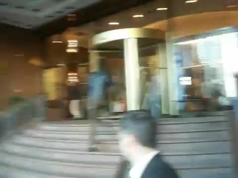 Demi Lovato Saludando en el hotel Radisson Uruguay 29_04_12 1410