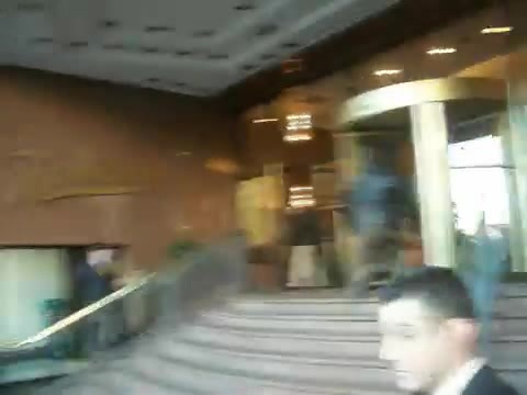 Demi Lovato Saludando en el hotel Radisson Uruguay 29_04_12 1420