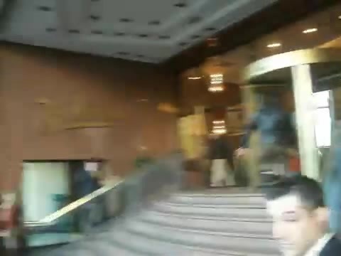 Demi Lovato Saludando en el hotel Radisson Uruguay 29_04_12 1423