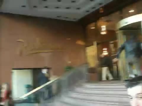 Demi Lovato Saludando en el hotel Radisson Uruguay 29_04_12 1426