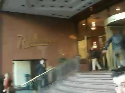 Demi Lovato Saludando en el hotel Radisson Uruguay 29_04_12 1428