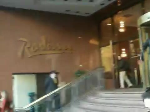 Demi Lovato Saludando en el hotel Radisson Uruguay 29_04_12 1431