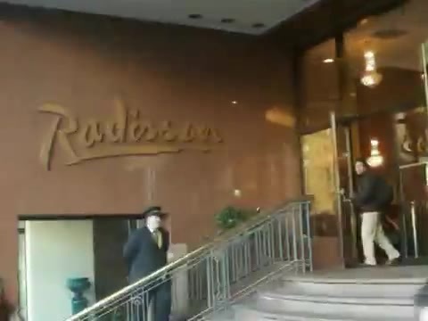 Demi Lovato Saludando en el hotel Radisson Uruguay 29_04_12 1435