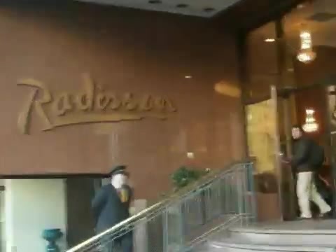 Demi Lovato Saludando en el hotel Radisson Uruguay 29_04_12 1436