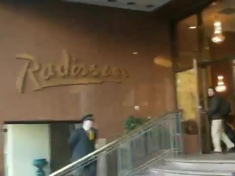 Demi Lovato Saludando en el hotel Radisson Uruguay 29_04_12 1437