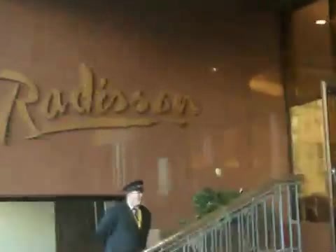 Demi Lovato Saludando en el hotel Radisson Uruguay 29_04_12 1447
