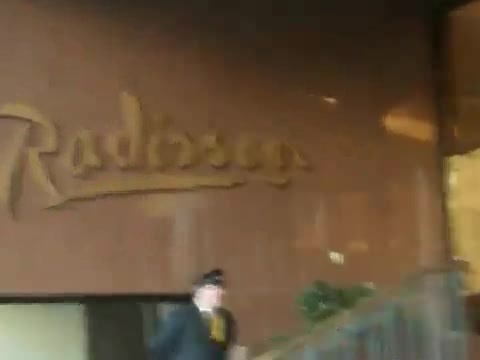 Demi Lovato Saludando en el hotel Radisson Uruguay 29_04_12 1450