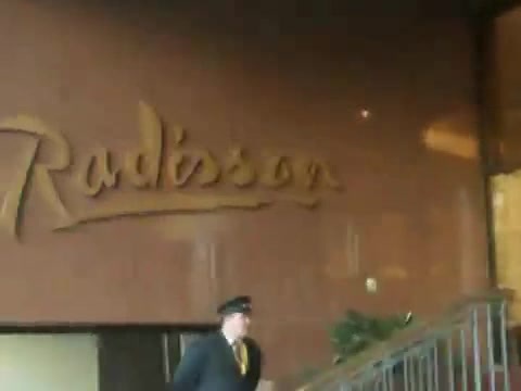 Demi Lovato Saludando en el hotel Radisson Uruguay 29_04_12 1452