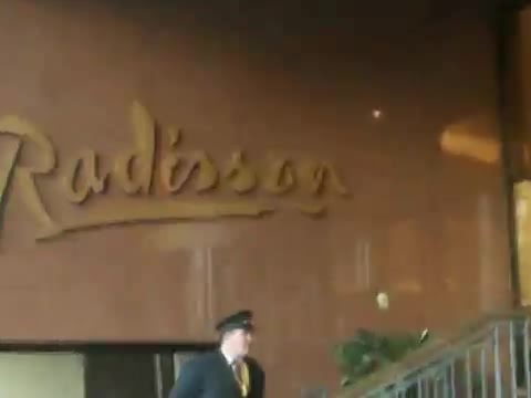 Demi Lovato Saludando en el hotel Radisson Uruguay 29_04_12 1453