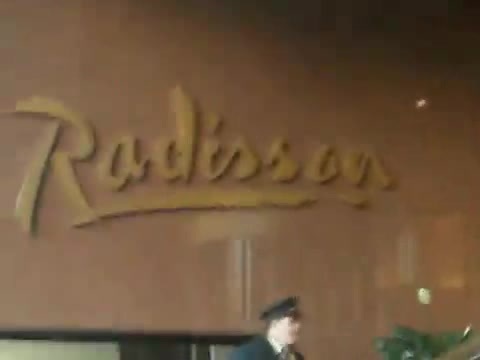 Demi Lovato Saludando en el hotel Radisson Uruguay 29_04_12 1467