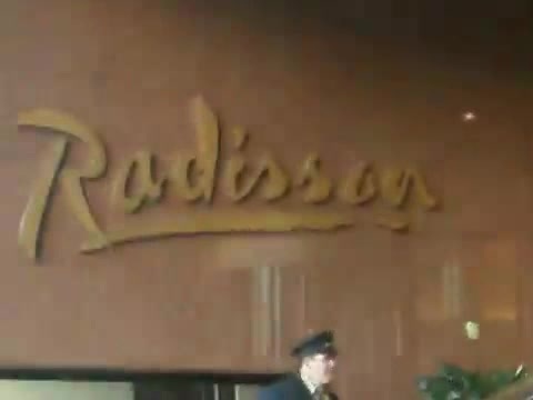 Demi Lovato Saludando en el hotel Radisson Uruguay 29_04_12 1468