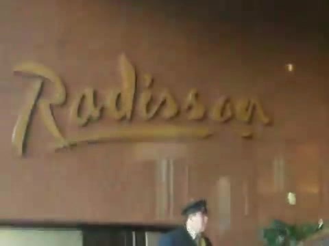 Demi Lovato Saludando en el hotel Radisson Uruguay 29_04_12 1469