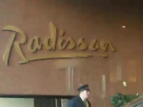 Demi Lovato Saludando en el hotel Radisson Uruguay 29_04_12 1472