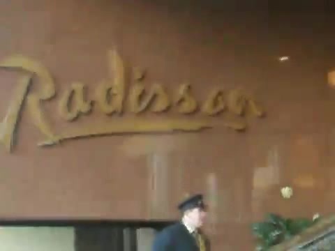 Demi Lovato Saludando en el hotel Radisson Uruguay 29_04_12 1476