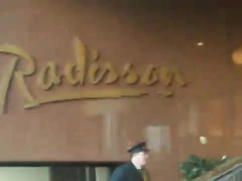 Demi Lovato Saludando en el hotel Radisson Uruguay 29_04_12 1482