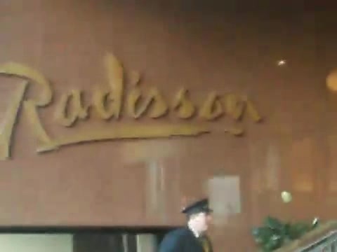 Demi Lovato Saludando en el hotel Radisson Uruguay 29_04_12 1484