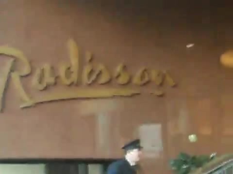 Demi Lovato Saludando en el hotel Radisson Uruguay 29_04_12 1485