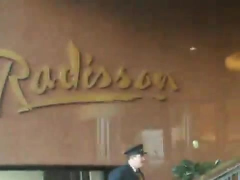 Demi Lovato Saludando en el hotel Radisson Uruguay 29_04_12 1487
