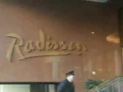 Demi Lovato Saludando en el hotel Radisson Uruguay 29_04_12 1496