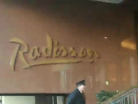 Demi Lovato Saludando en el hotel Radisson Uruguay 29_04_12 1499