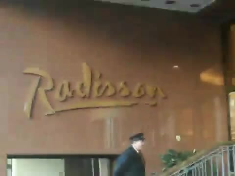 Demi Lovato Saludando en el hotel Radisson Uruguay 29_04_12 1500