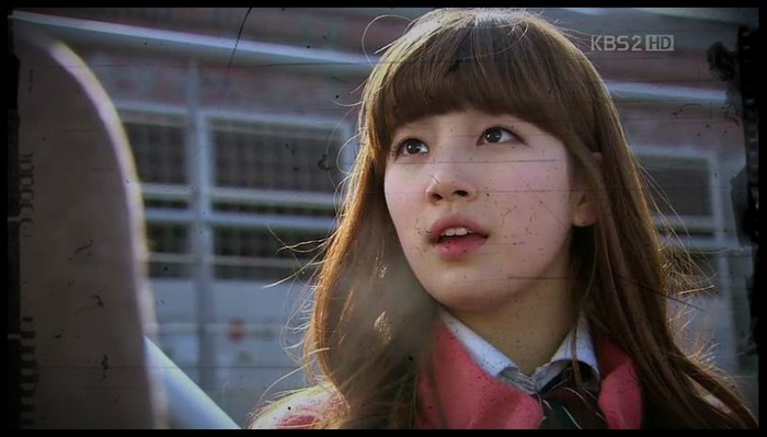 Asa bine....asa cum face un vampir mic...;)