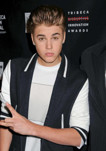 justinbieberhammer (3) - Justin Bieber cu CIOCANUL in public New York City