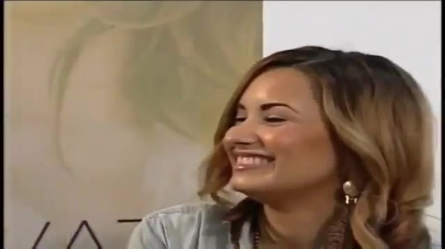 Demi Lovato Talks About Almost Hitting Paul McCartney (487) - Demi Talks About Almost Hitting And Paul McCartney With Her Car Globo TV Brazil Part oo1