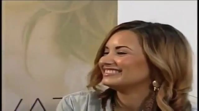Demi Lovato Talks About Almost Hitting Paul McCartney (488) - Demi Talks About Almost Hitting And Paul McCartney With Her Car Globo TV Brazil Part oo1