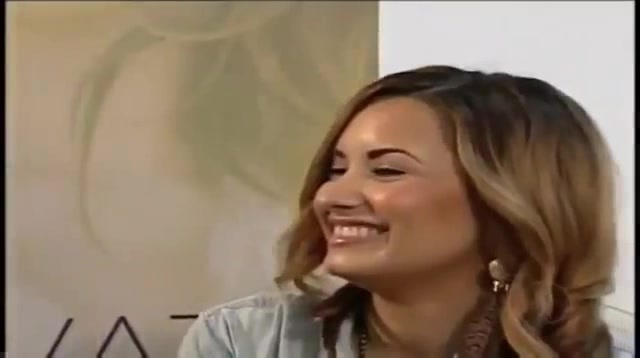 Demi Lovato Talks About Almost Hitting Paul McCartney (489) - Demi Talks About Almost Hitting And Paul McCartney With Her Car Globo TV Brazil Part oo1