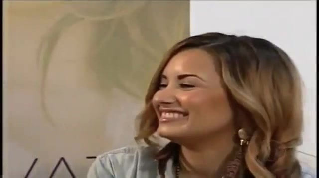 Demi Lovato Talks About Almost Hitting Paul McCartney (493) - Demi Talks About Almost Hitting And Paul McCartney With Her Car Globo TV Brazil Part oo1