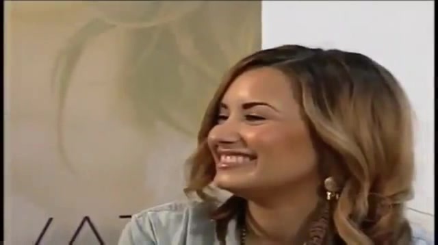 Demi Lovato Talks About Almost Hitting Paul McCartney (494) - Demi Talks About Almost Hitting And Paul McCartney With Her Car Globo TV Brazil Part oo1