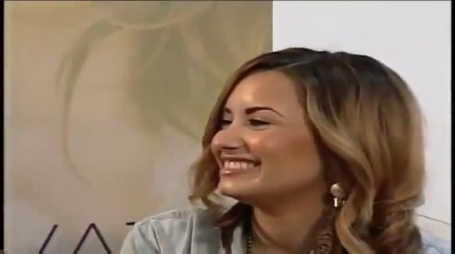 Demi Lovato Talks About Almost Hitting Paul McCartney (498) - Demi Talks About Almost Hitting And Paul McCartney With Her Car Globo TV Brazil Part oo1