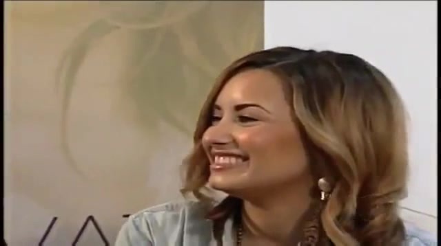 Demi Lovato Talks About Almost Hitting Paul McCartney (500) - Demi Talks About Almost Hitting And Paul McCartney With Her Car Globo TV Brazil Part oo1