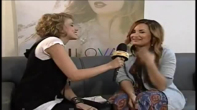 Demi Lovato Talks About Almost Hitting Paul McCartney (511) - Demi Talks About Almost Hitting And Paul McCartney With Her Car Globo TV Brazil Part oo1