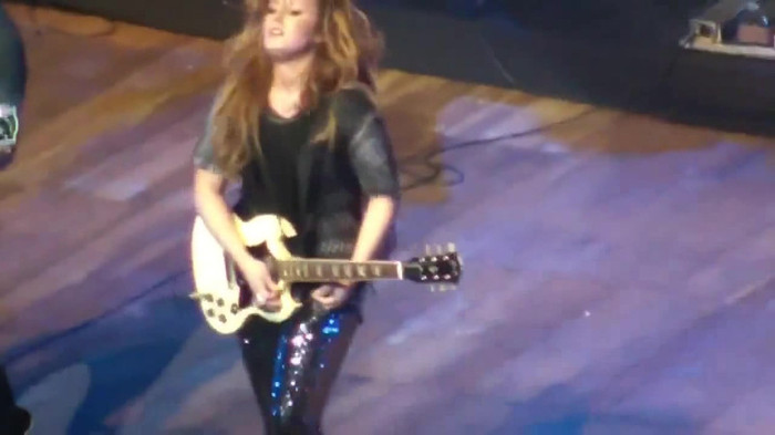 Demi Lovato Gets Hit By Light Stick _ São Paulo_ Brazil _ La La Land 087