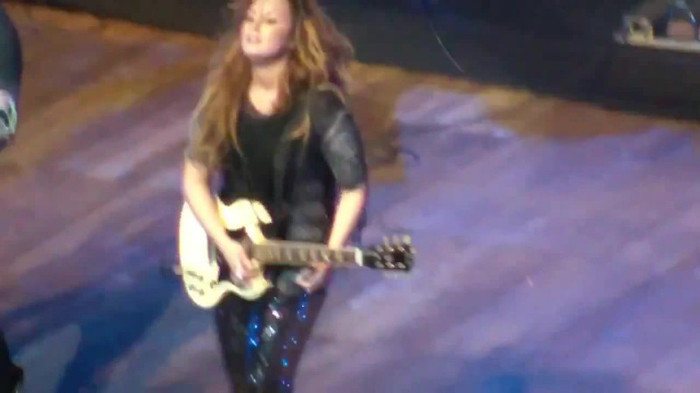Demi Lovato Gets Hit By Light Stick _ São Paulo_ Brazil _ La La Land 089