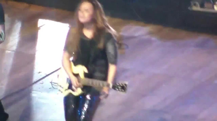 Demi Lovato Gets Hit By Light Stick _ São Paulo_ Brazil _ La La Land 094