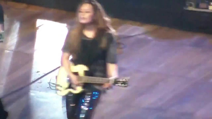 Demi Lovato Gets Hit By Light Stick _ São Paulo_ Brazil _ La La Land 096