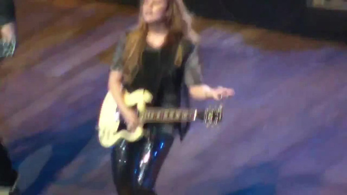 Demi Lovato Gets Hit By Light Stick _ São Paulo_ Brazil _ La La Land 098