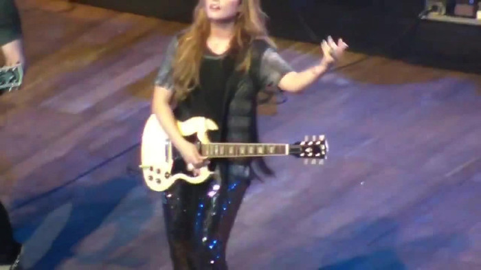 Demi Lovato Gets Hit By Light Stick _ São Paulo_ Brazil _ La La Land 103