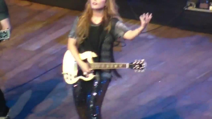 Demi Lovato Gets Hit By Light Stick _ São Paulo_ Brazil _ La La Land 104