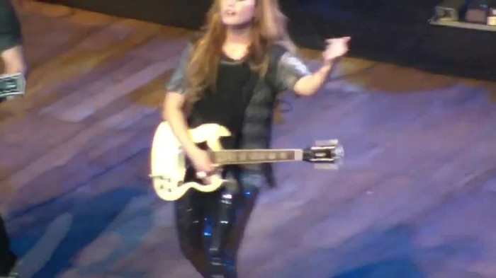 Demi Lovato Gets Hit By Light Stick _ São Paulo_ Brazil _ La La Land 107