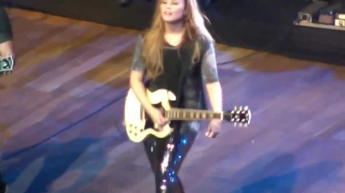 Demi Lovato Gets Hit By Light Stick _ São Paulo_ Brazil _ La La Land 115