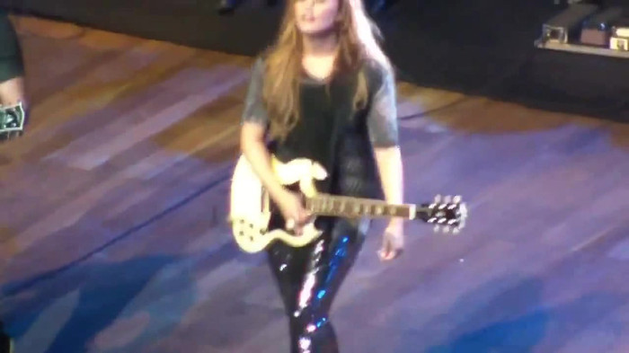 Demi Lovato Gets Hit By Light Stick _ São Paulo_ Brazil _ La La Land 116