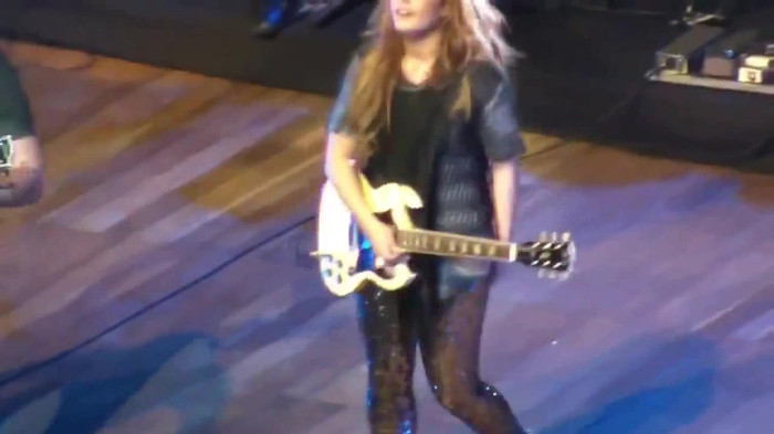 Demi Lovato Gets Hit By Light Stick _ São Paulo_ Brazil _ La La Land 123