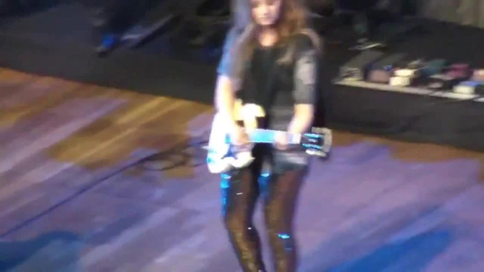 Demi Lovato Gets Hit By Light Stick _ São Paulo_ Brazil _ La La Land 138