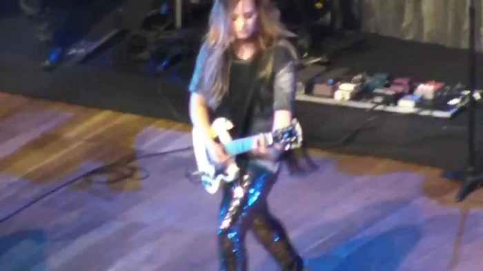 Demi Lovato Gets Hit By Light Stick _ São Paulo_ Brazil _ La La Land 146